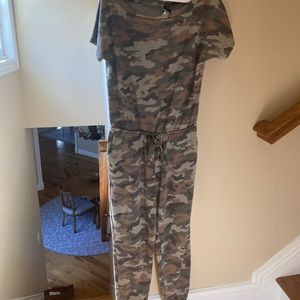 Veronica M camo jumper